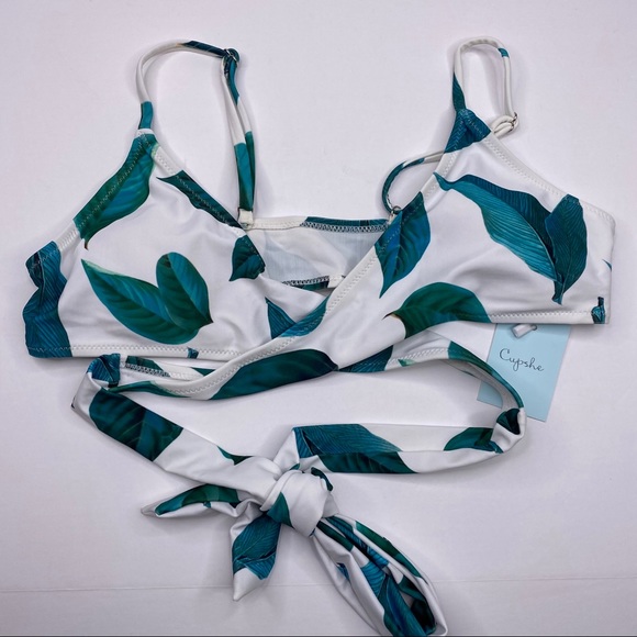Cupshe Tie Front Bikini Swimsuit Top. NWOT tag fell off has not been worn - Picture 2 of 4